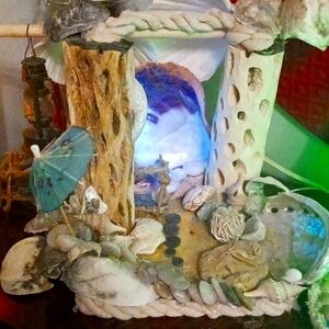 Seashell light beach theme